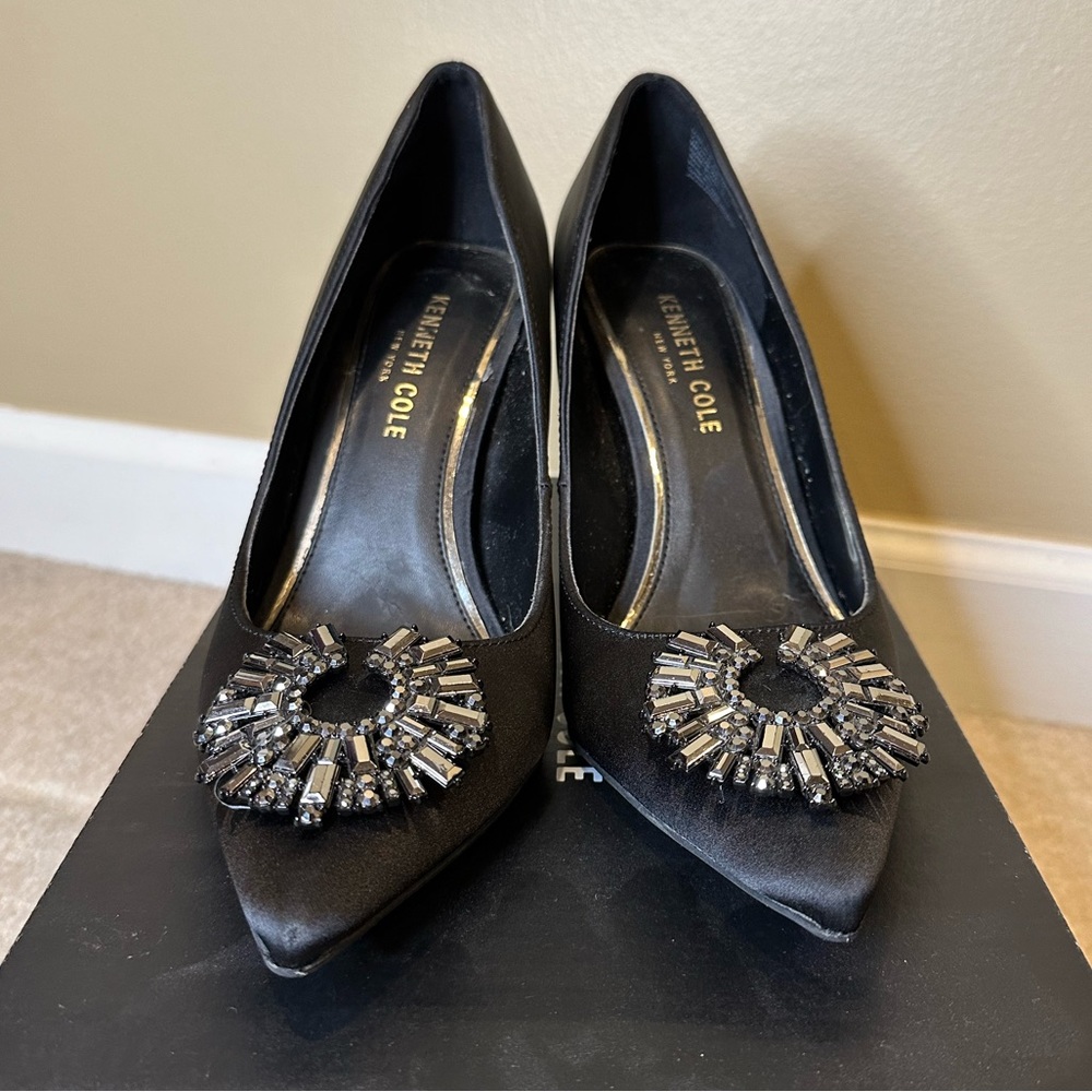 KENNETH COLE Romi Stardust Pointed Toe Pump - Picture 2 of 8